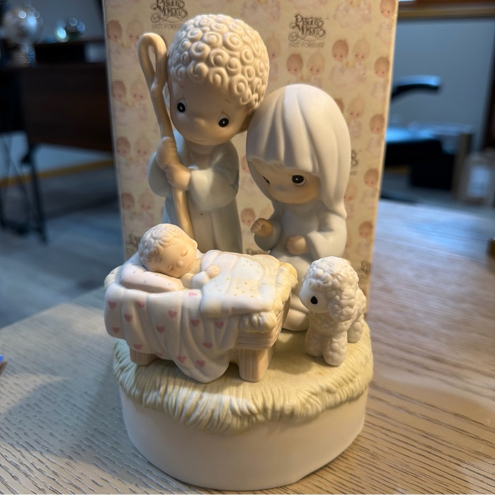 VTG 1979 Precious Moments  E-2810 Come Let Us Adore Him Musical Nativity VGUC